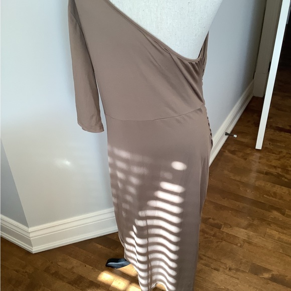 NWOT cappuccino colour one shoulder perfect dress for shower or reveal - Picture 3 of 3